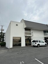 12811-12825 Coral Tree Pl, Los Angeles, CA à louer Photo intérieure– Image 1 sur 2