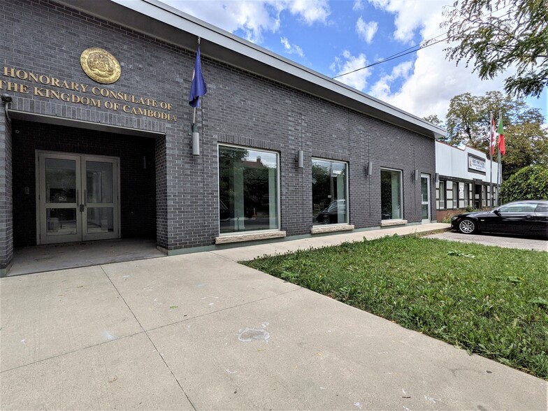 60 Caledonia Rd, Toronto, ON à vendre - Photo de l’immeuble – Image 2 sur 8