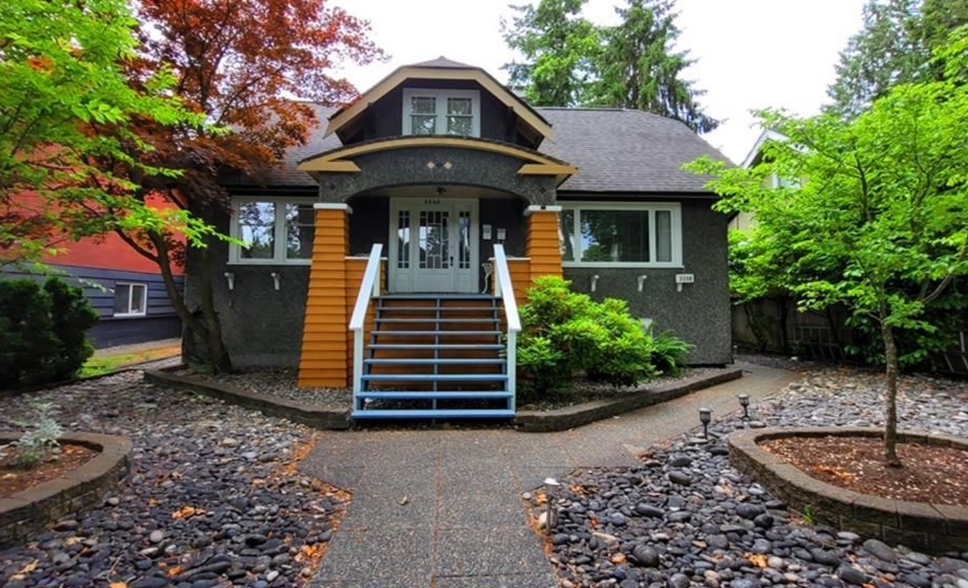 3346 10th Av W, Vancouver, BC à vendre - Photo principale – Image 1 sur 25