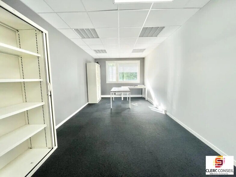 Bureau dans Mont-Saint-Aignan à louer - Photo de l’immeuble – Image 3 sur 11