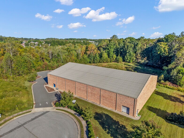 263 Gretas Way Ct, Kernersville, NC à vendre - Photo de l’immeuble – Image 2 sur 10