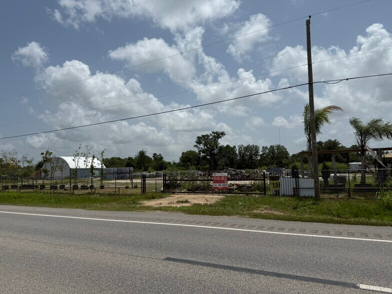 29948 Highway 6, Alvin, TX à vendre - Photo de l’immeuble – Image 1 sur 21