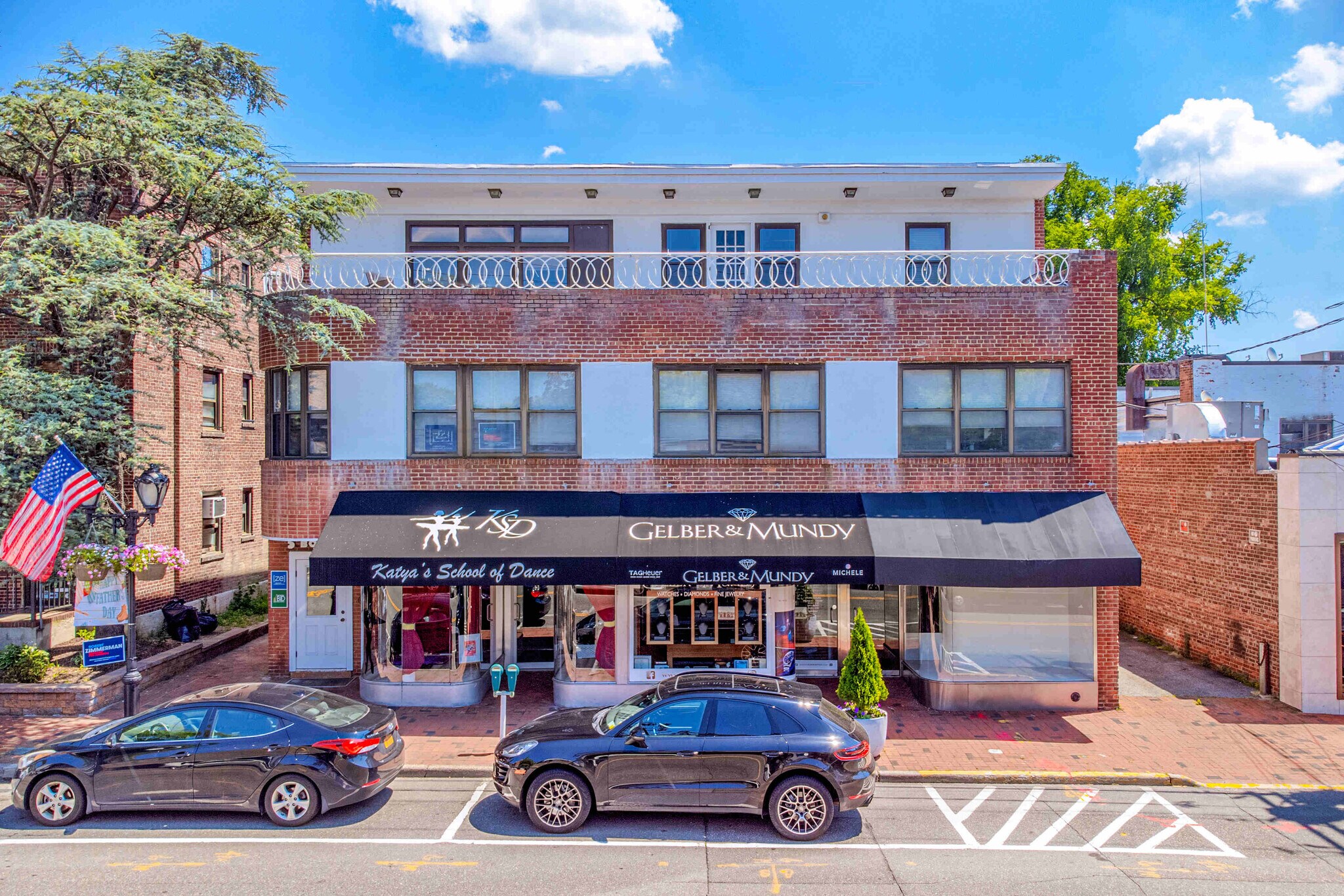 5 Bond St, Great Neck, NY à louer Photo principale– Image 1 sur 11