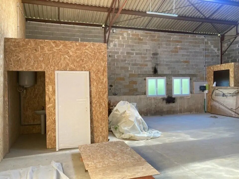 Local d’activités dans SARLIAC-SUR-L'ISLE à louer Photo intérieure– Image 1 sur 5