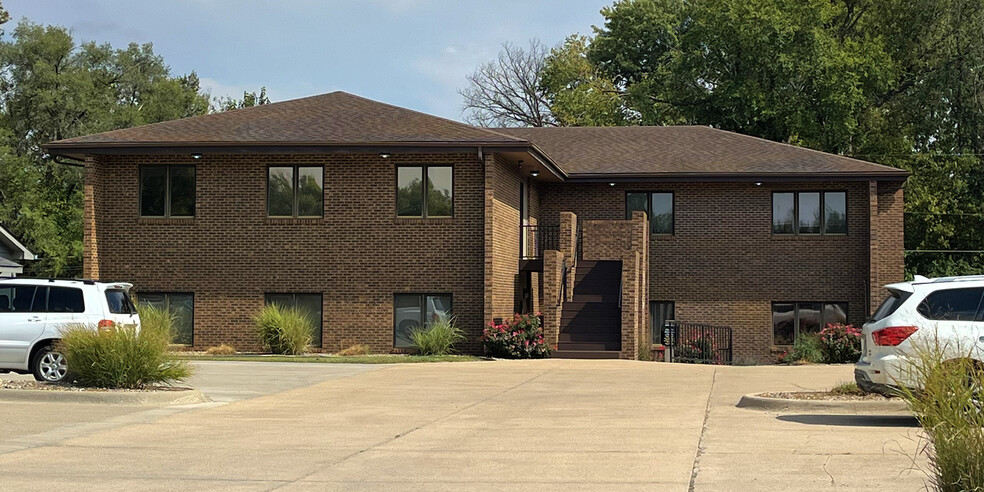 2708 NW Topeka Blvd, Topeka, KS à louer - Photo de l’immeuble – Image 1 sur 3
