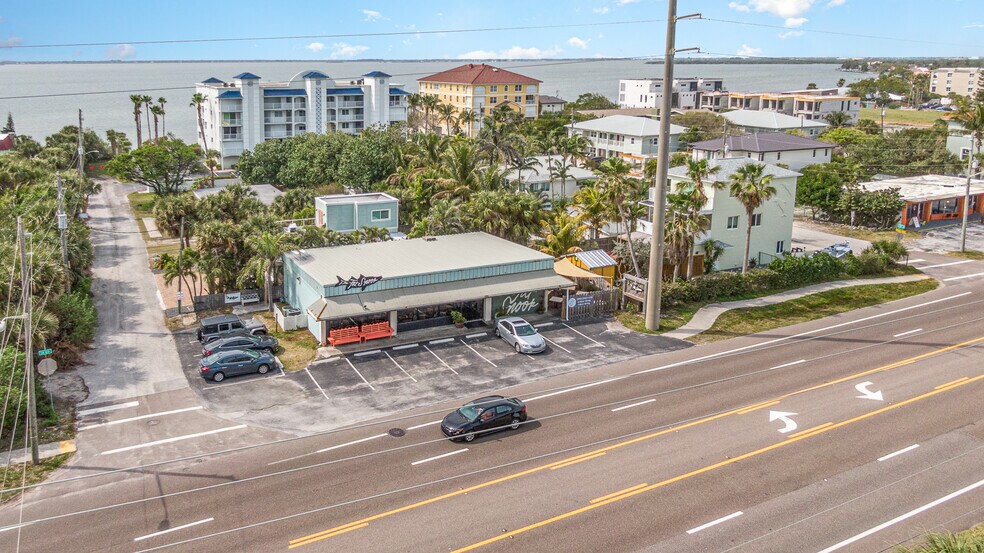 2464 S Atlantic Ave, Cocoa Beach, FL à vendre - Aérien – Image 2 sur 27