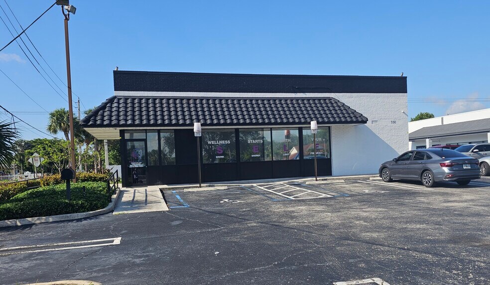 700 W Boynton Beach Blvd, Boynton Beach, FL à louer - Photo de l’immeuble – Image 1 sur 23