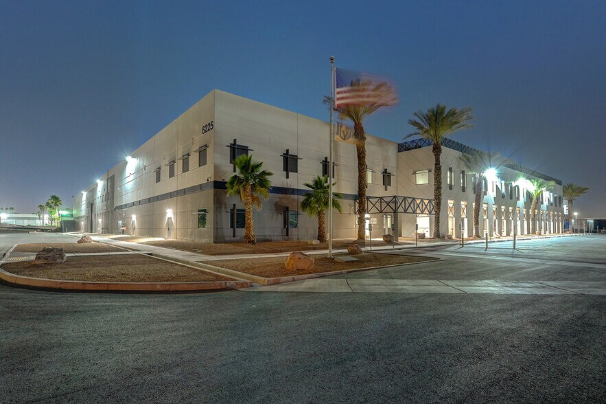 6225 Annie Oakley Dr, Las Vegas, NV à vendre - Photo de l’immeuble – Image 3 sur 10