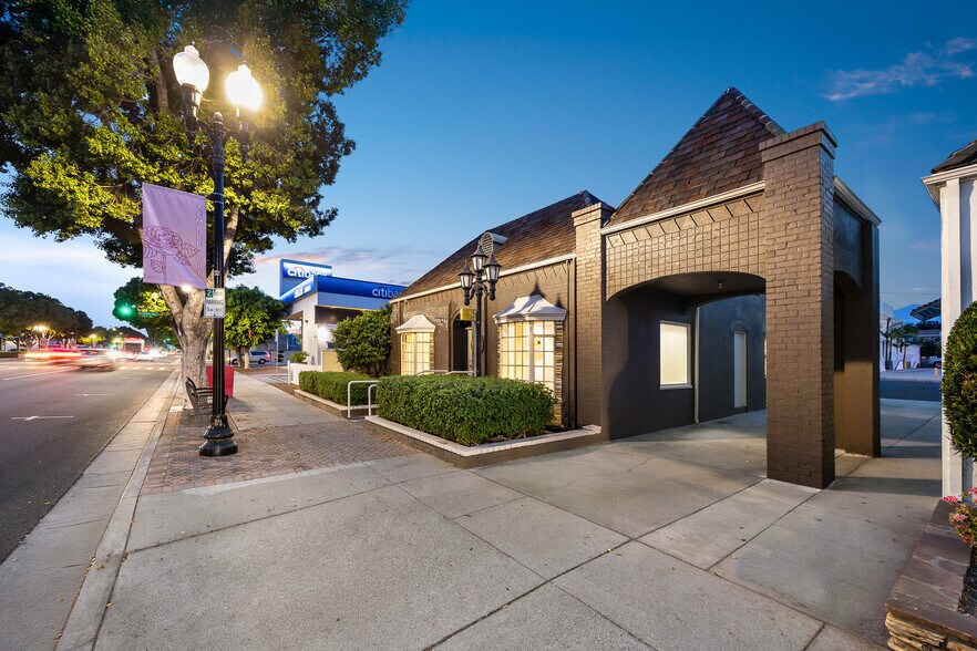 9511 Las Tunas Dr, Temple City, CA à vendre - Photo de l’immeuble – Image 2 sur 55