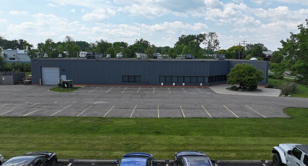 1512 Woodland Dr, Saline, MI à vendre - Photo de l’immeuble – Image 2 sur 5