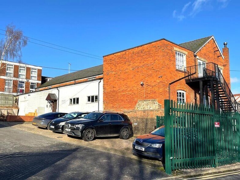 1 Stuarts Ln, Henley On Thames à louer - Photo de l’immeuble – Image 3 sur 9