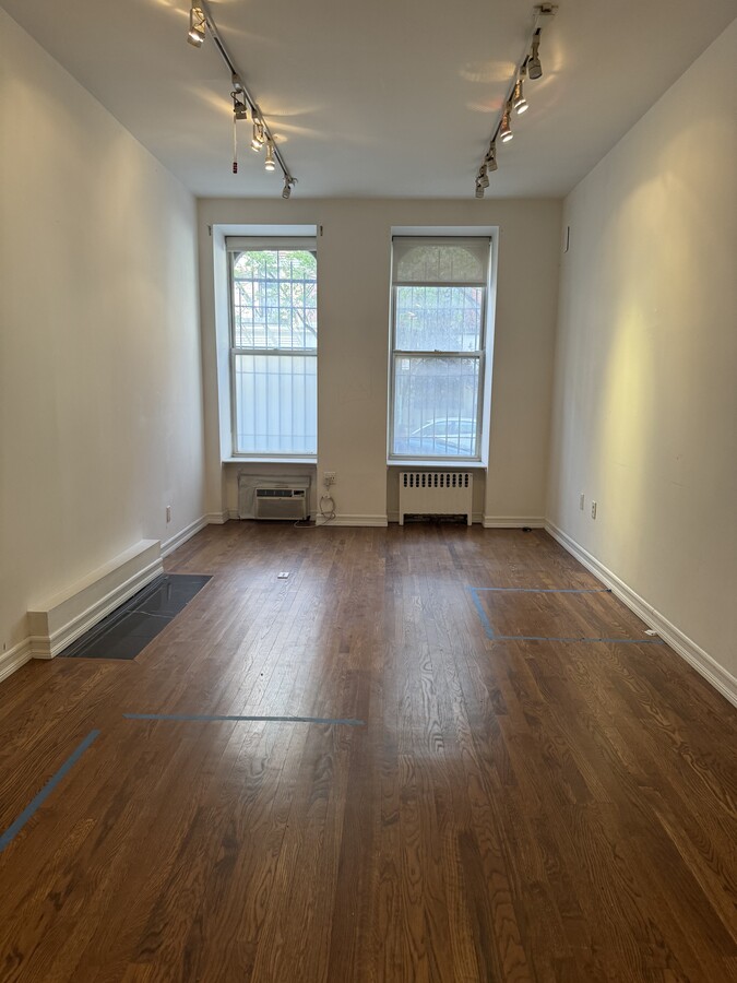 164 W 83rd St, New York, NY 10024 - Lot CF1-CF2 -  - Photo intérieure - Image 1 of 11