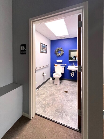 1825-1833 Larkin Ave, Elgin, IL à louer - Photo de l’immeuble – Image 3 sur 6