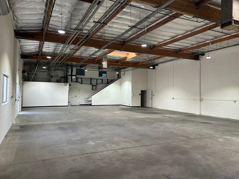 12349 Gladstone Ave, Sylmar, CA à louer - Photo de l’immeuble – Image 2 sur 5