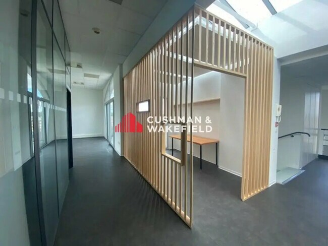 Plus de détails pour Bureau à vendre