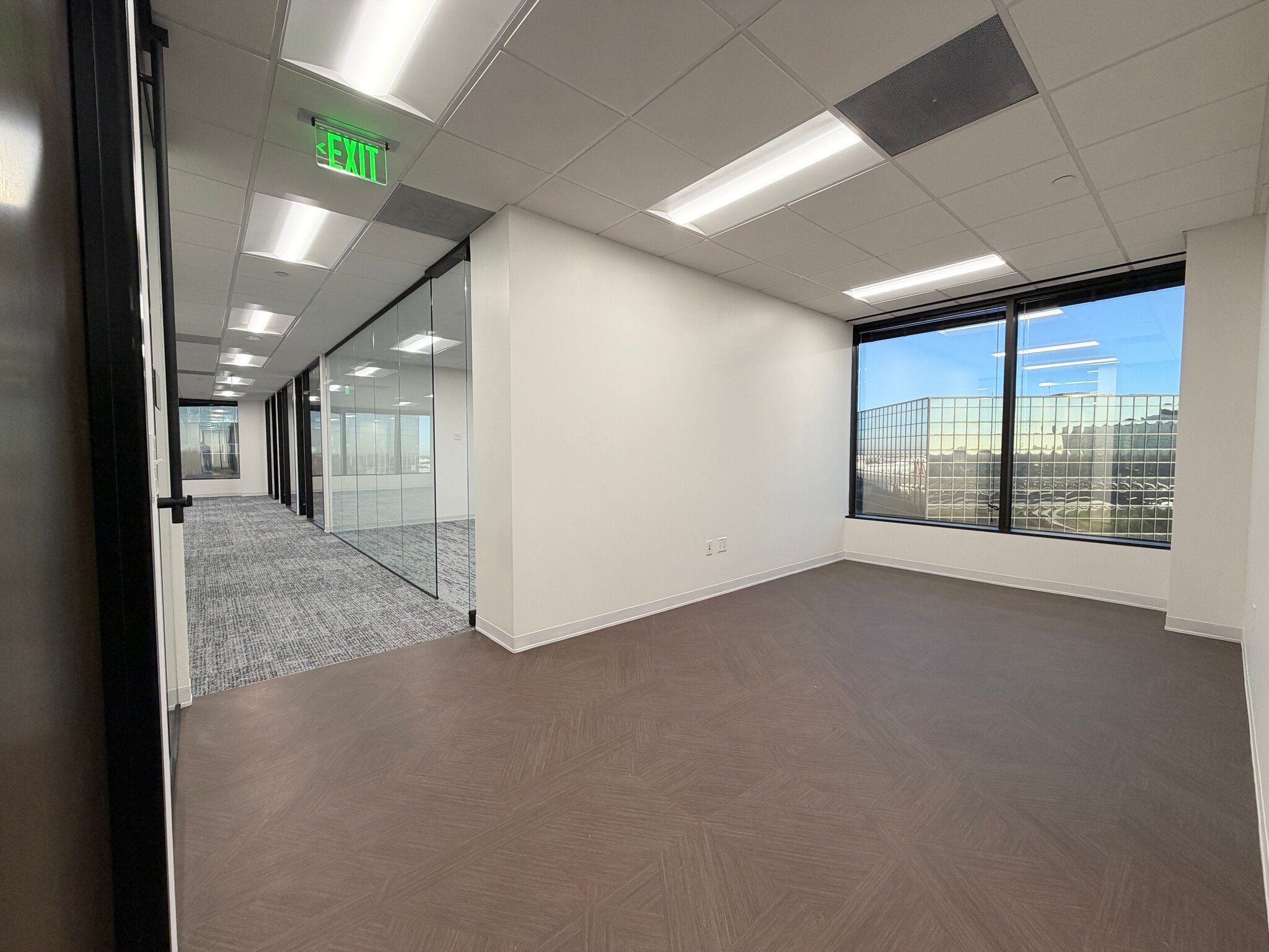 4851 Lyndon B Johnson Fwy, Dallas, TX à louer Photo intérieure– Image 1 sur 13