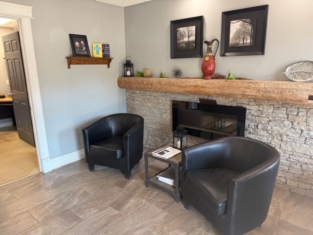 2551 Petawawa Blvd, Petawawa, ON à vendre - Photo de l’immeuble – Image 2 sur 24