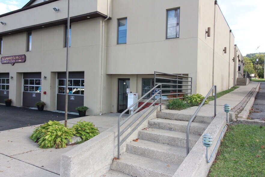 91 Brunswick Ave, Bloomsbury, NJ à louer - Photo de l’immeuble – Image 1 sur 5