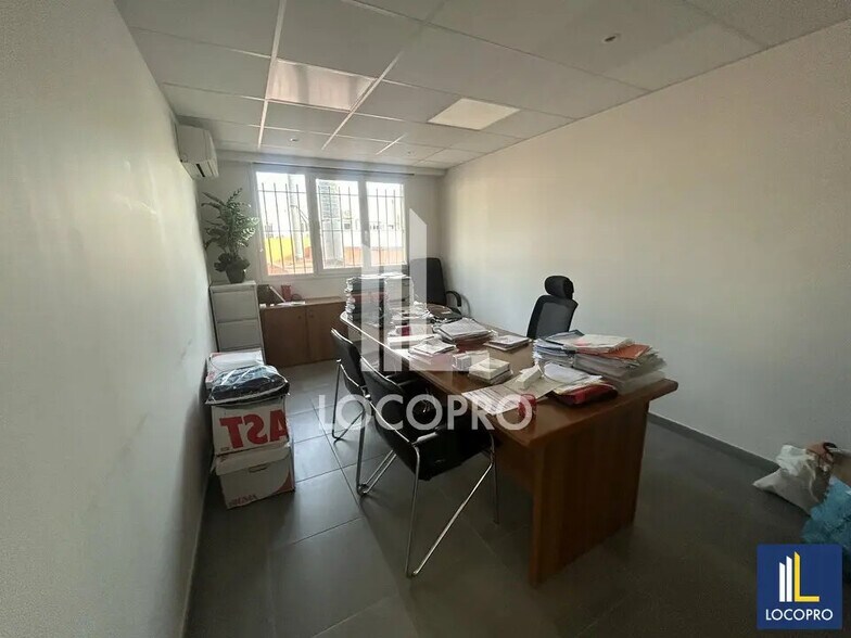 Bureau dans Saint-Laurent-du-Var à vendre - Photo de l’immeuble – Image 2 sur 8