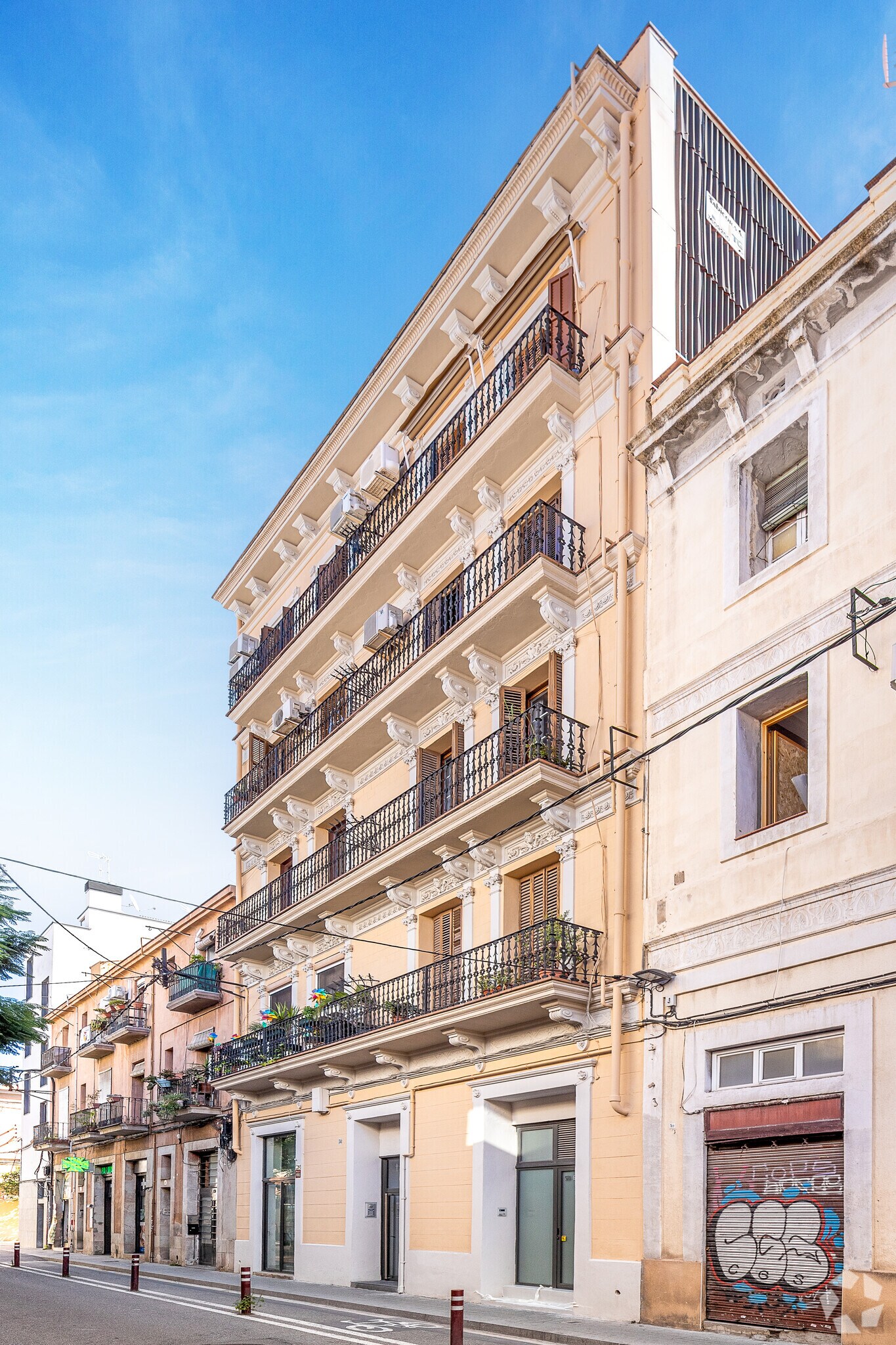 Immeuble residentiel dans Barcelone, Barcelona à vendre Photo principale– Image 1 sur 2