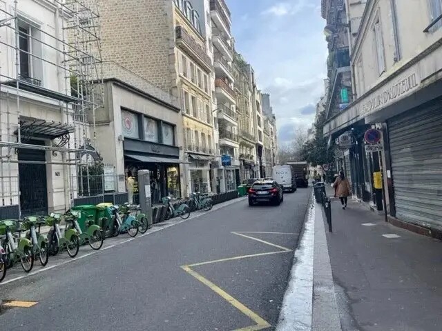Local commercial dans Paris à vendre - Photo de l’immeuble – Image 1 sur 4