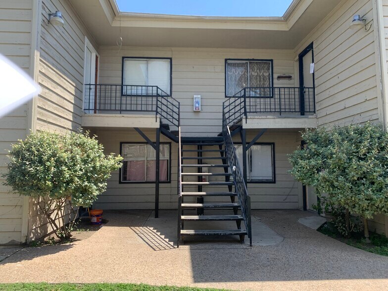 1710 Wooten Park Dr, Austin, TX à vendre - Photo de l’immeuble – Image 2 sur 16