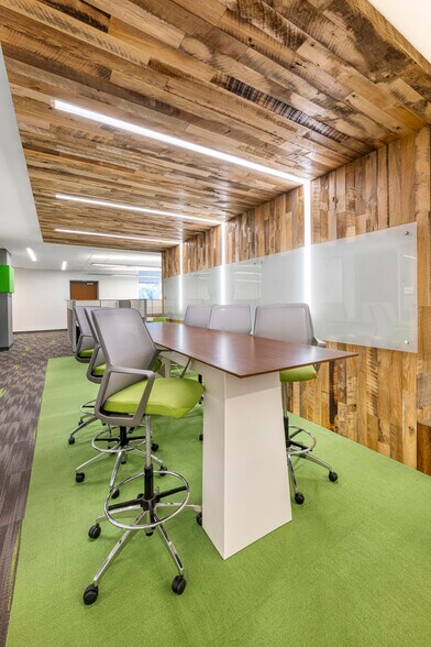 2900 W Geronimo Pl, Chandler, AZ à louer - Photo de l’immeuble – Image 3 sur 8