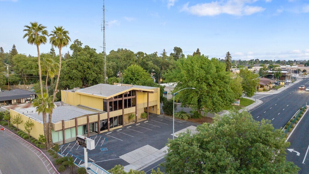 750 S Mooney Blvd, Visalia, CA à vendre - Photo de l’immeuble – Image 3 sur 7