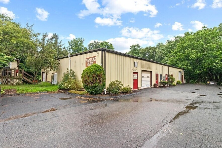 210 Brewer St, East Hartford, CT à vendre - Photo de l’immeuble – Image 1 sur 8