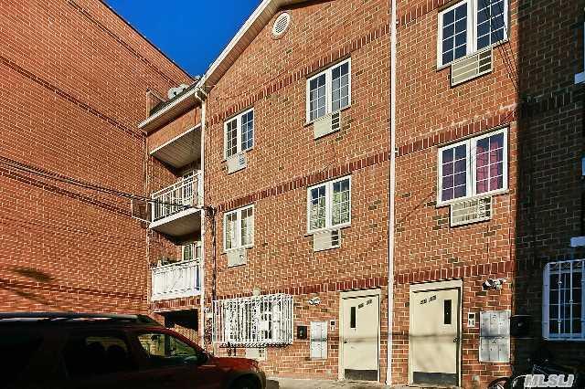 38-11 111th St, Corona, NY à vendre Photo de l’immeuble– Image 1 sur 15
