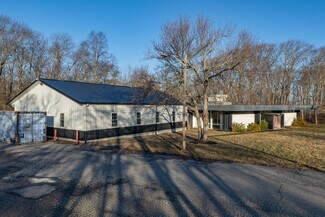 Plus de détails pour 593 Airport Rd, Fall River, MA - Bureau à vendre