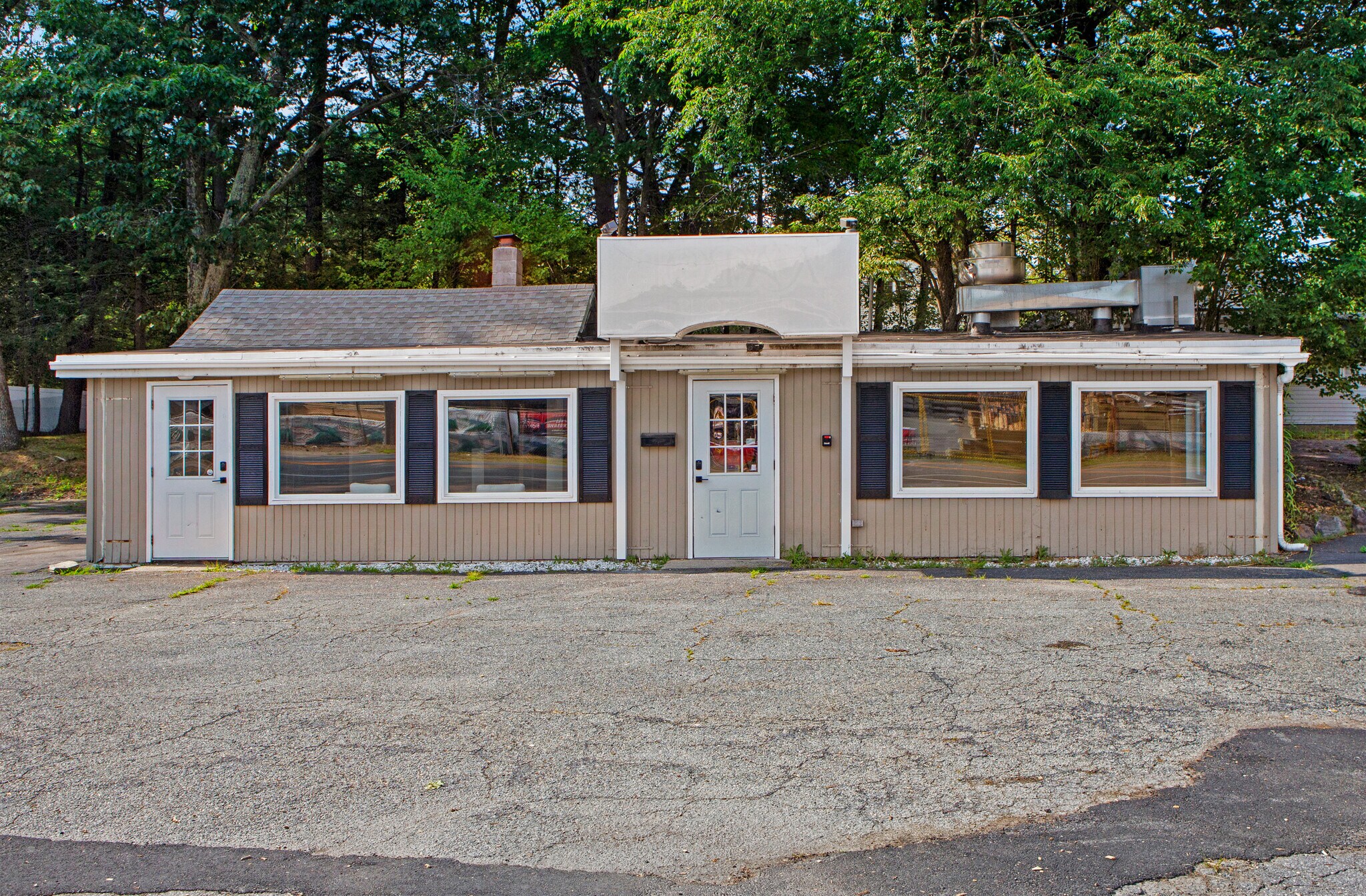 165 Massachusetts Ave, Lunenburg, MA à vendre Photo principale– Image 1 sur 24