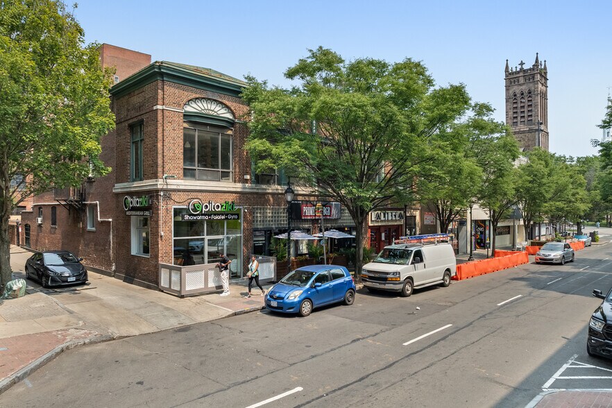 942 Chapel St, New Haven, CT à vendre - Photo de l’immeuble – Image 2 sur 21