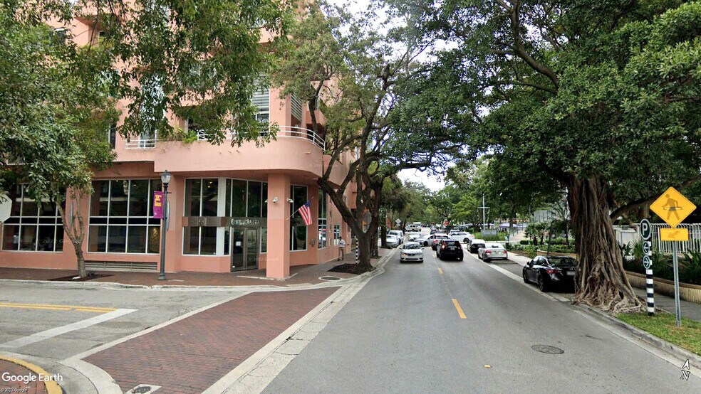 3350 Mary St, Miami, FL à louer - Photo de l’immeuble – Image 3 sur 17