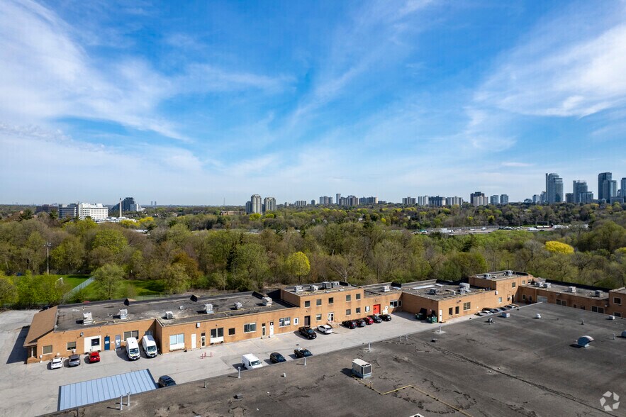 156 Duncan Mill Rd, Toronto, ON à louer - Photo de l’immeuble – Image 3 sur 3