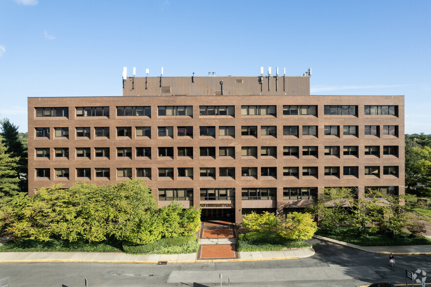 1 University Plz, Hackensack, NJ à louer - Photo de l’immeuble – Image 3 sur 5