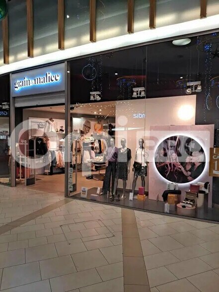 Local commercial dans Reims à louer - Photo de l’immeuble – Image 2 sur 2