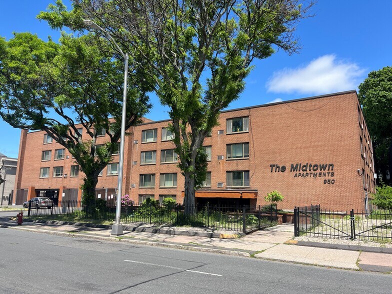 The Executive Portfolio portefeuille de 3 biens à vendre sur LoopNet.fr - Photo de l’immeuble – Image 2 sur 10