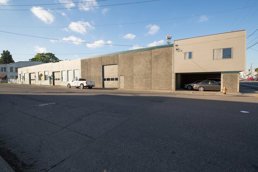 1105 SE Woodward St, Portland, OR à vendre - Photo de l’immeuble – Image 2 sur 10