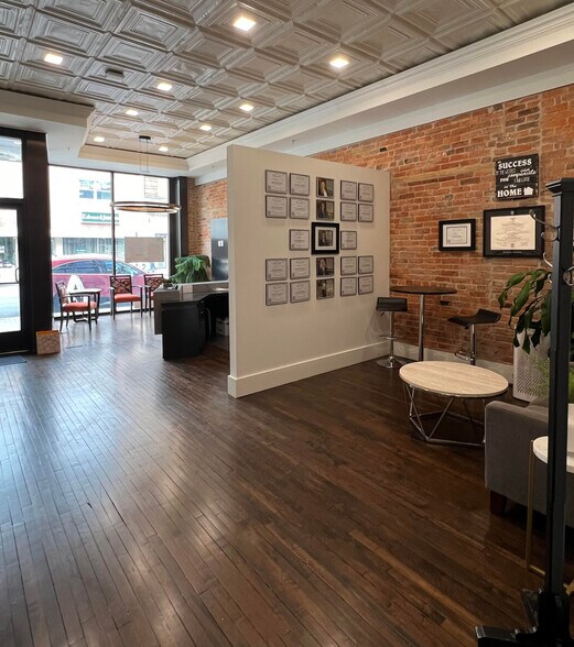 121 W Washington St, Charles Town, WV à louer - Hall d’entrée – Image 3 sur 13
