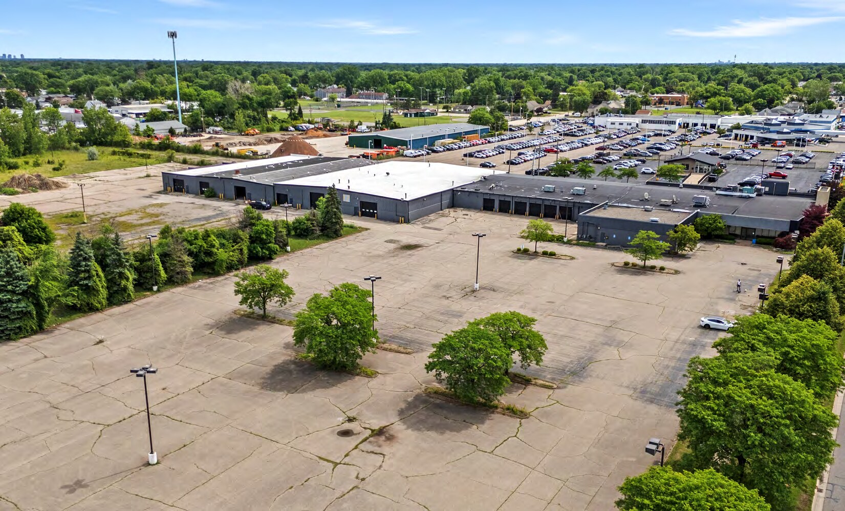 32000 Ford Rd, Garden City, MI à louer Photo de l’immeuble– Image 1 sur 9