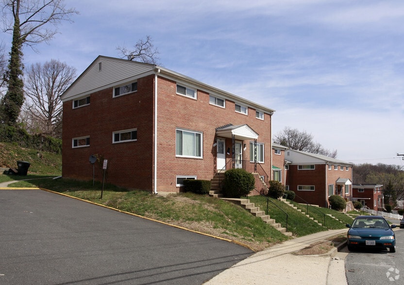 Holiday Hills Townhomes portefeuille de 3 biens à vendre sur LoopNet.fr - Photo principale – Image 2 sur 13