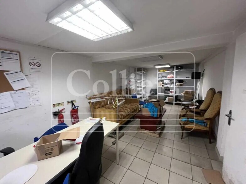 Local d’activités dans Aubagne à louer - Photo de l’immeuble – Image 3 sur 4