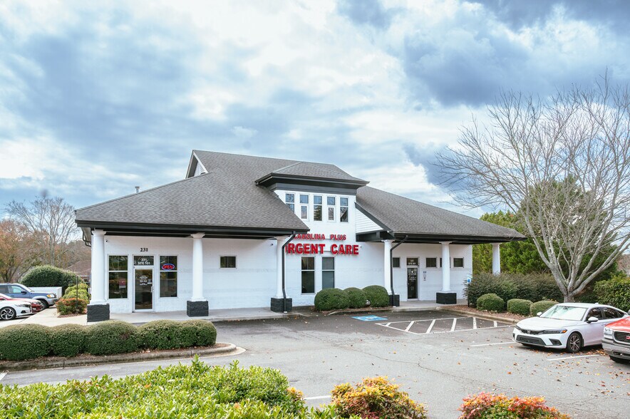 231 S Herlong Ave, Rock Hill, SC à louer - Photo de l’immeuble – Image 3 sur 9