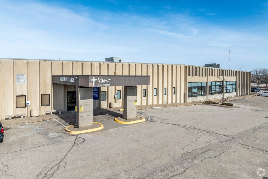 5264 Council St NE, Cedar Rapids, IA à louer - Photo de l’immeuble – Image 3 sur 5
