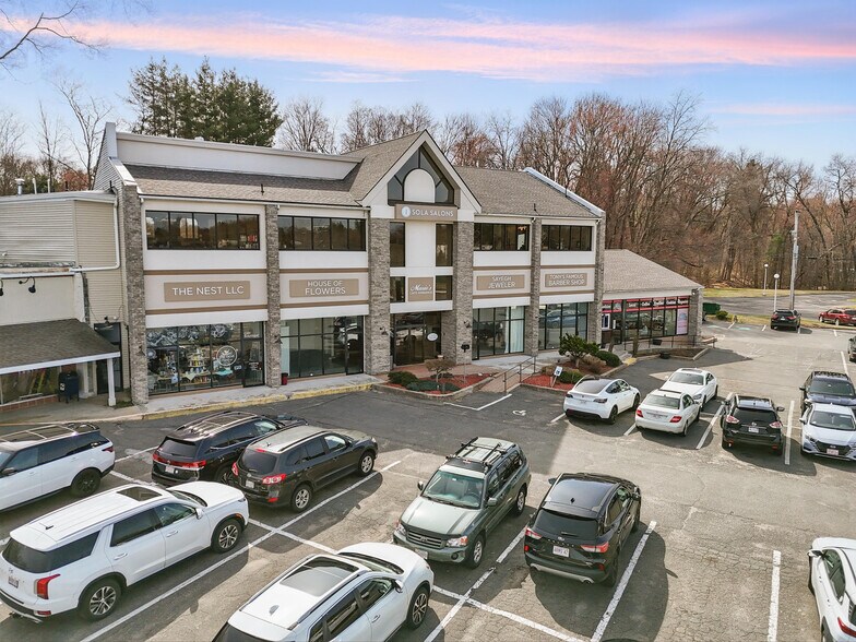 60 Shaker Rd, East Longmeadow, MA à louer - Photo de l’immeuble – Image 1 sur 14