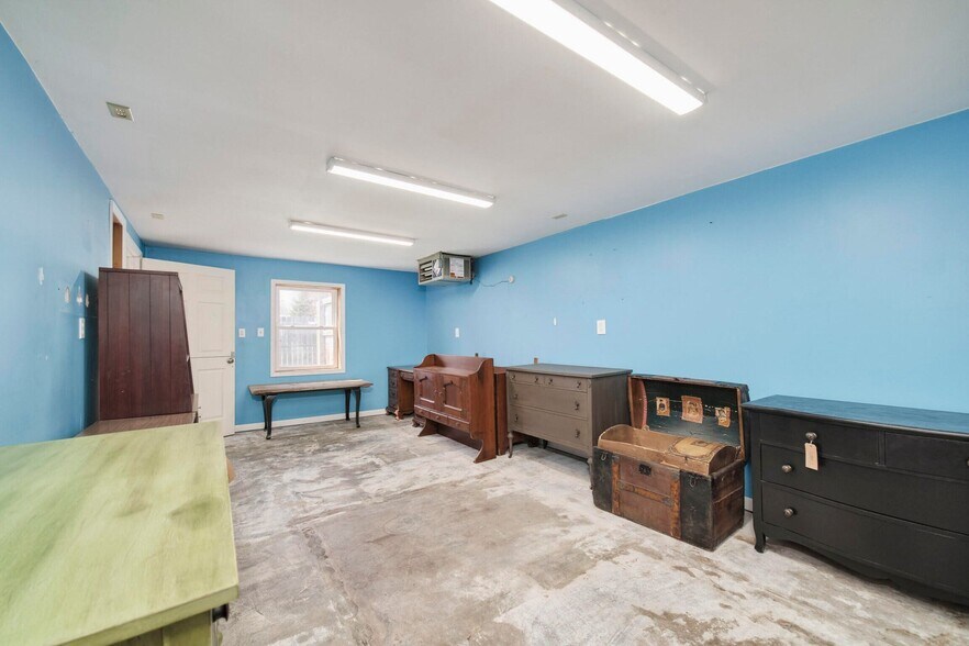 4990 Main St, Onekama, MI à vendre - Photo de l’immeuble – Image 2 sur 56
