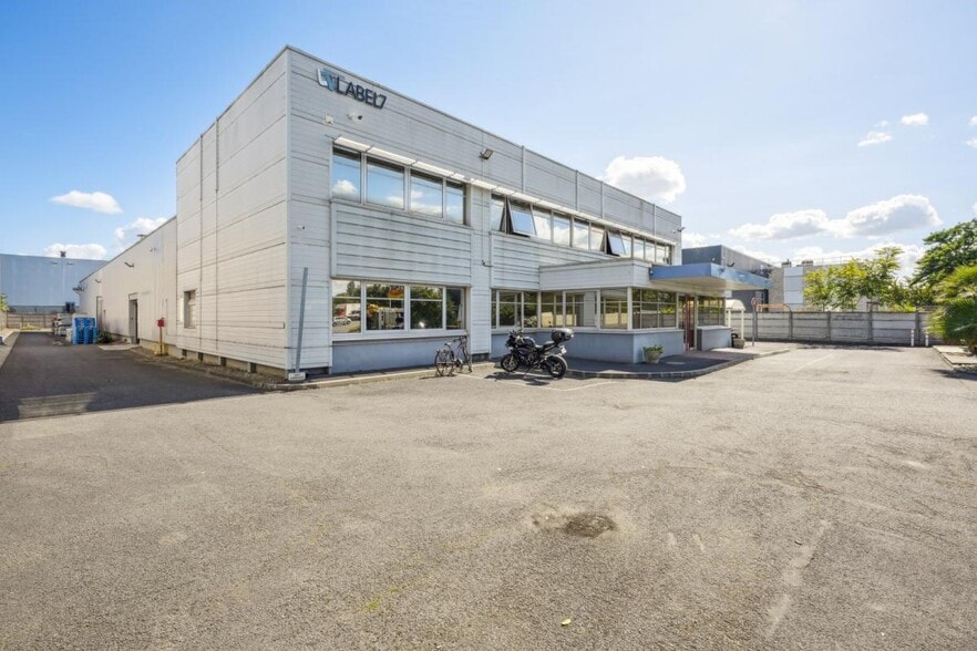 16 Rue Thomas Edison, Gennevilliers à vendre - Photo de l’immeuble – Image 2 sur 15