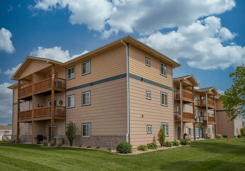 1313 W 30th St, Yankton, SD à vendre - Photo de l’immeuble – Image 2 sur 12