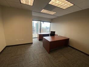 1700 Pacific Ave, Dallas, TX à louer Photo intérieure– Image 2 sur 12